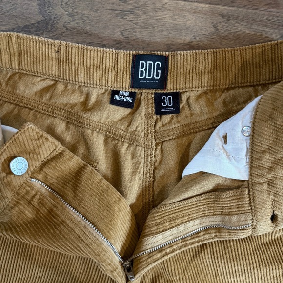 BDG Mom High Rise Mustard Corduroy Pants Size 30 Urban Outfitters - Picture 2 of 7
